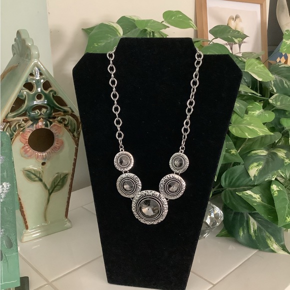 Fashion Jewelry Silver tone Stone Necklace. Beautiful. 🌷 - Picture 4 of 7
